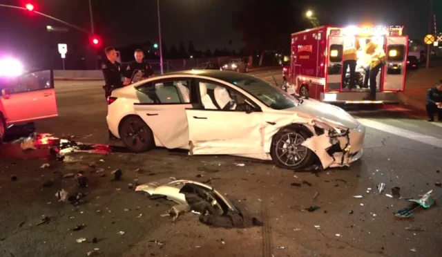 Tesla Otopilot Kazası İstanbul'u Sarsıyor: Kullanıcı Hatası mı, Teknoloji Hatası mı?