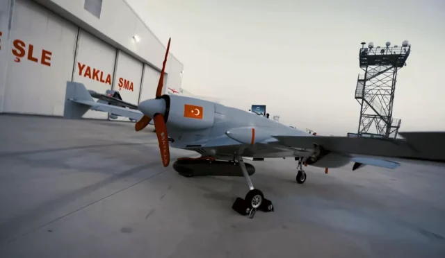 Baykar K2 Kamikaze İHA Gökyüzünde: Yapay Zeka ve 2000 Km Menzil ile Savaşın Kuralları Değişiyor!