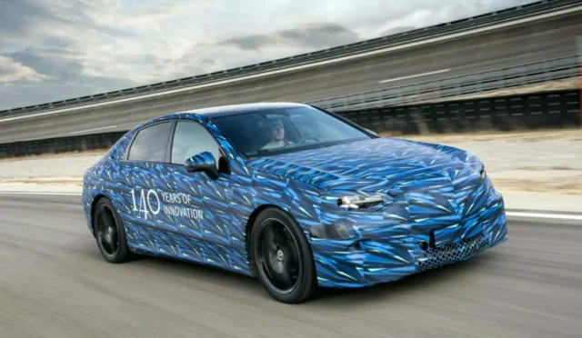 Elektrikli Mercedes C-Serisi Geliyor: Tesla'ya Rakip mi?