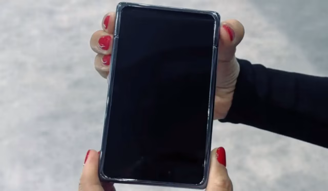 Samsung'dan Uzayan Ekranlı Telefon Hamlesi: Galaxy S27 Ultra ile Devrim mi Geliyor?