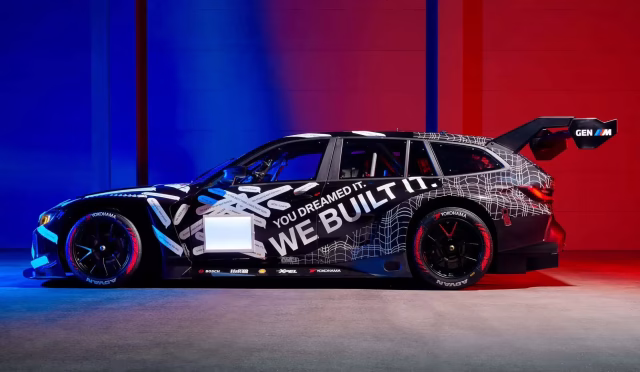 BMW'nin 1 Nisan Şakası Gerçek Oldu: Station Wagon Yarış Pisti'nde!