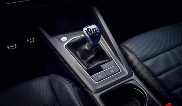 Düz Vites Tarih Oldu: BMW ve Mercedes Üretimi Durdurdu!