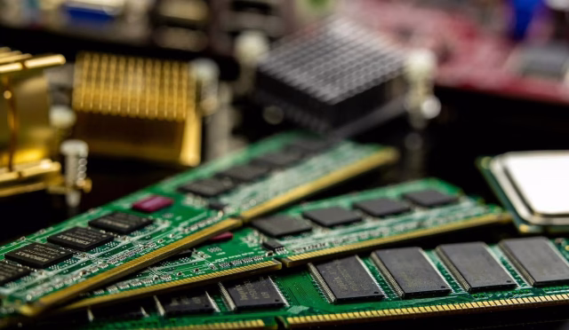 3D X-DRAM Geliyor: HBM'ye Rakip mi? Sunucu Dünyası Değişiyor!