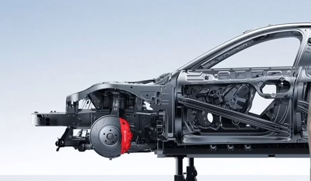 Xiaomi CEO'su SU7'yi Canlı Yayında Parçalıyor: Şeffaflık mı, Reklam Şovu mu?