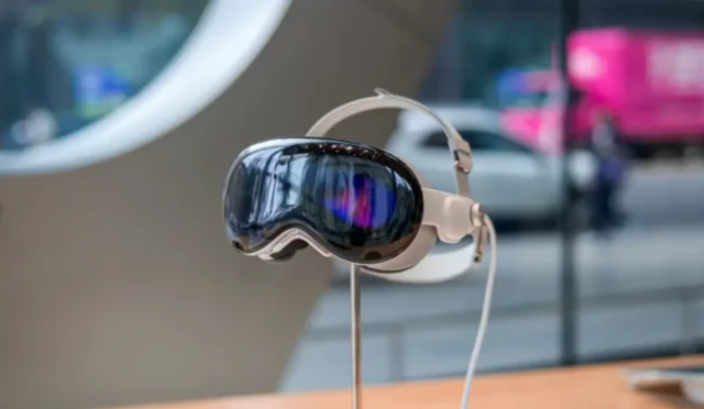 Apple Vision Pro Krizi Büyüyor: Kararsız Liderlik Başarıyı Engelliyor!