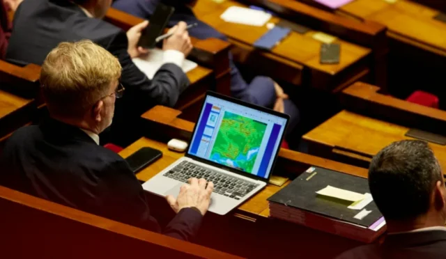 Fransa'dan Şok Karar: Windows'u Bırakıp Linux'a Geçiyor!