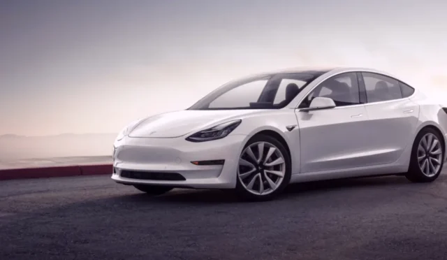Tesla'dan Şarjda Dev Kampanya! Model 3 Alanlara 1 Yıl Bedava Şarj