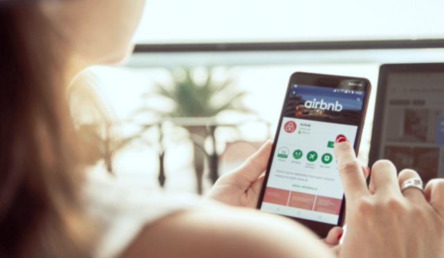 Airbnb'de Devrim: Kodların %60'ı Yapay Zeka ile Yazılıyor! Mühendislikte Yeni Çağ