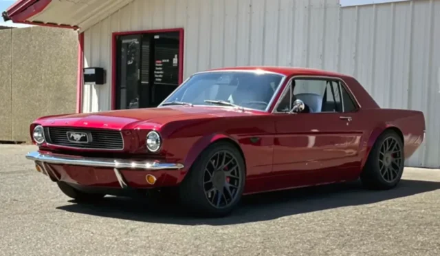Tesla Teknolojisiyle Yenilenen Mustang: Klasik ve Otonom Birleşimi!