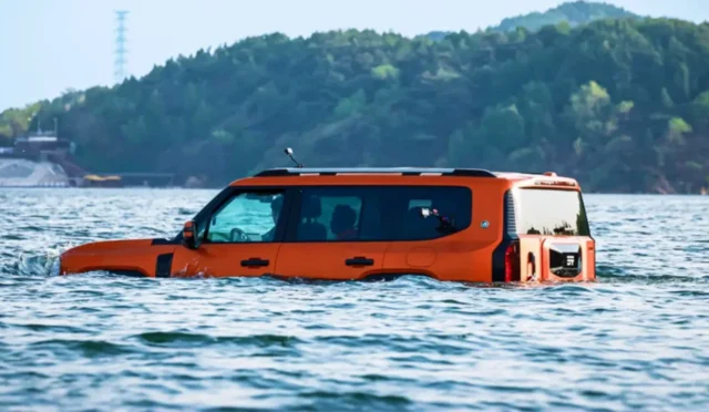 Jetour G700 Şaşırtıyor: Hem Karada Hem Suda Giden SUV!