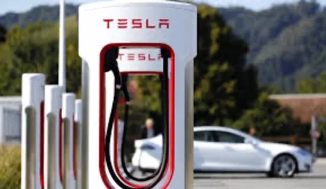 Tesla Şarj Zamları ile Sarsıyor: Elektrikli Araç Sahipleri Ne Yapacak?