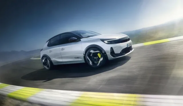 Opel Corsa GSE Tanıtıldı: Elektrikli Hot Hatch Arenası Kızışıyor!